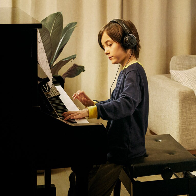 japan-piano-center-nakup-najem-pianino-cena-yamaha-ucenje-klavirja-glasbena-sola-U-serija-3
