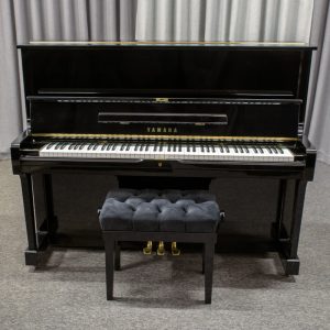 Yamaha U1H - ČRNA
